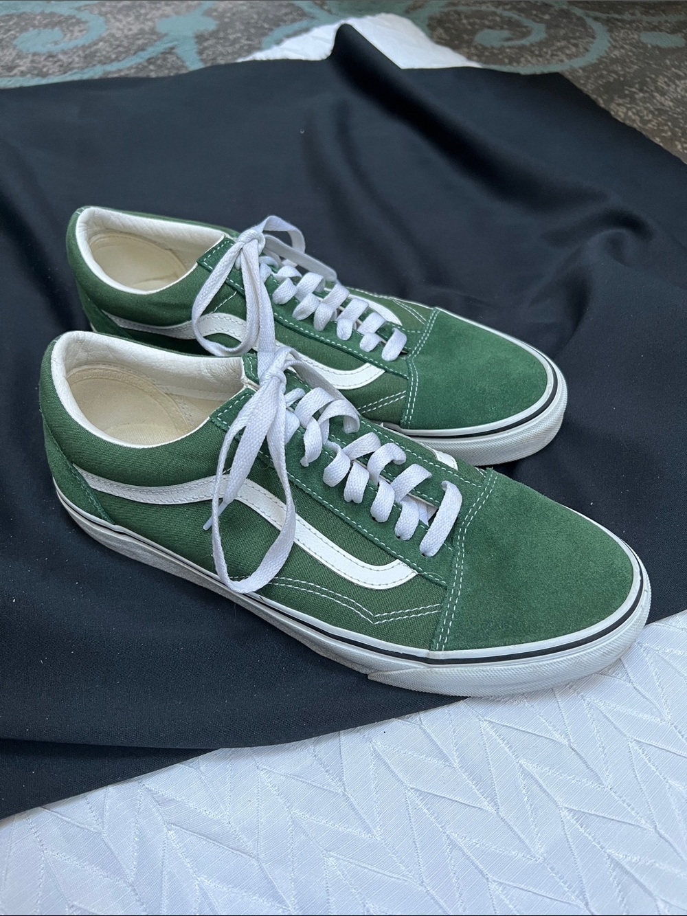 Men's Green Suede Low-Top Skate Sneakers with White Stripe